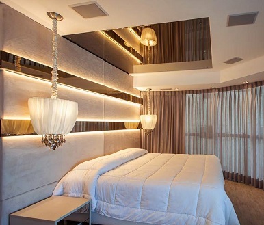 Vantagens e desvantagens do espelho de acrílico no teto