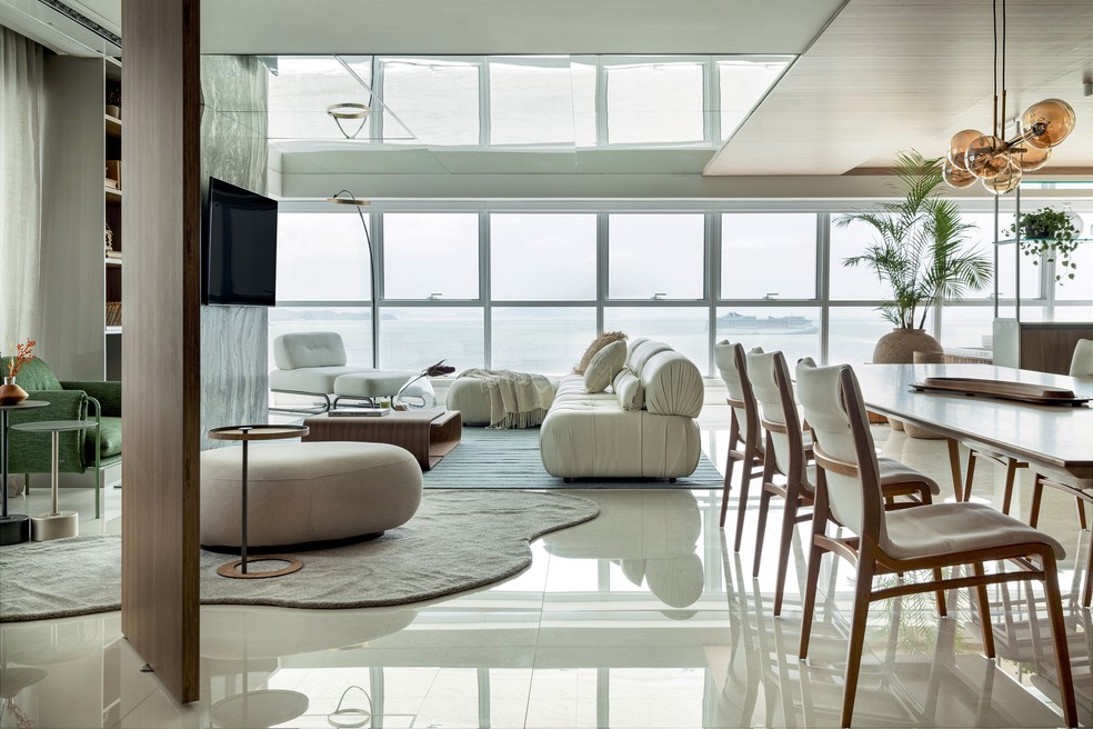 Vantagens e desvantagens do espelho de acrílico no teto