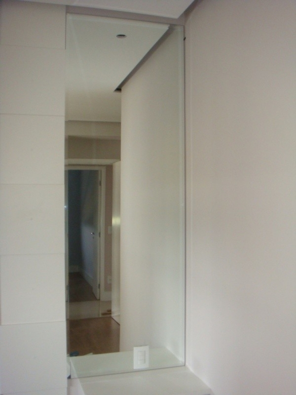 Inspirações de quartos com espelho no teto para casais