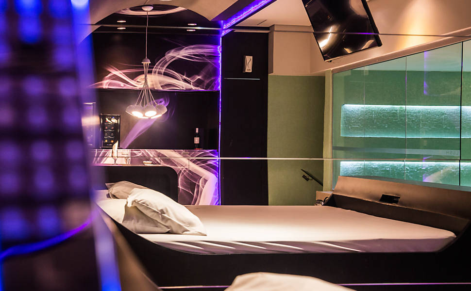 Quarto Com Espelho No Teto