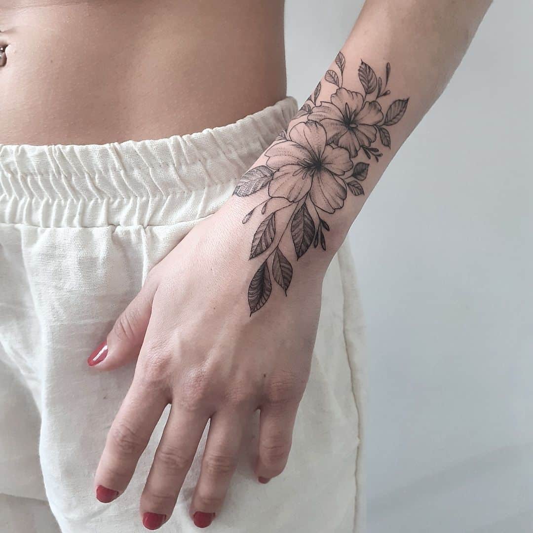 tatuagem ramo de flor jasmim