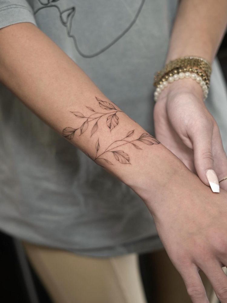 tatuagem ramo fineline