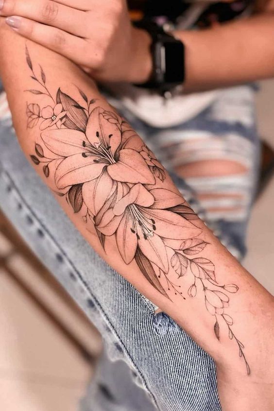 tatuagem ramo de flor clavícula