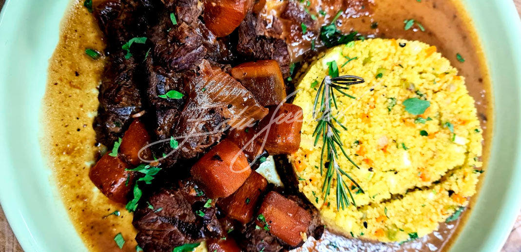 cuscuz marroquino com vegetais pronto em 20 minutos