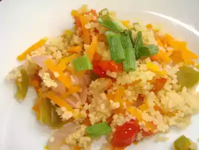 cuscuz marroquino com vegetais pronto em 20 minutos