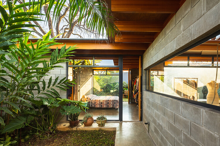 5 ideias de títulos:
1. Reforma Casa Brasil: Tudo o que você precisa saber para financiar sua obra.
2. Guia Completo: Como planejar e executar a reforma da sua casa em 2026.
3. Custos de Reforma em 2026: Saiba quanto você vai gastar por metro quadrado.
4. Passo a Passo: Do planejamento à execução