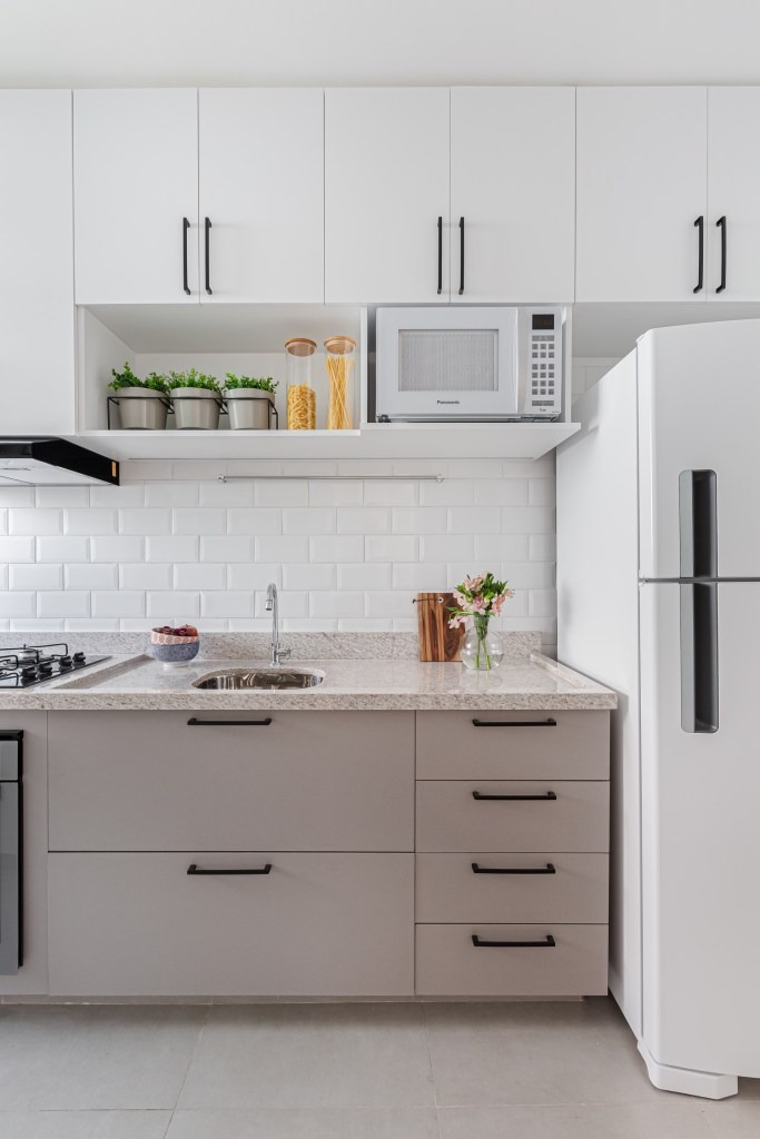 5 ideias de títulos:
1. Reforma Casa Brasil: Tudo o que você precisa saber para financiar sua obra.
2. Guia Completo: Como planejar e executar a reforma da sua casa em 2026.
3. Custos de Reforma em 2026: Saiba quanto você vai gastar por metro quadrado.
4. Passo a Passo: Do planejamento à execução