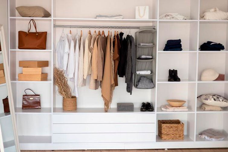 5 ideias de títulos:
1. Guia Completo: Renove Seu Guarda-Roupa em 4 Passos Simples
2. Desapego Estratégico: Como Liberar Espaço e Estilo no Seu Armário
3. Organização Inteligente: Transforme Seu Guarda-Roupa em um Espaço Funcional
4. DIY Guarda-Roupa: Reformas Criativas e Econômicas para Seus Móveis
5. Moda Circular e Compras Conscientes: Renove Seu Estilo com Sustentabilidade