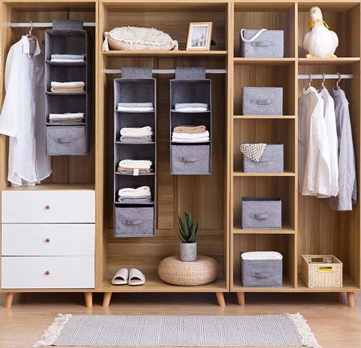 5 ideias de títulos:
1. Guia Completo: Renove Seu Guarda-Roupa em 4 Passos Simples
2. Desapego Estratégico: Como Liberar Espaço e Estilo no Seu Armário
3. Organização Inteligente: Transforme Seu Guarda-Roupa em um Espaço Funcional
4. DIY Guarda-Roupa: Reformas Criativas e Econômicas para Seus Móveis
5. Moda Circular e Compras Conscientes: Renove Seu Estilo com Sustentabilidade