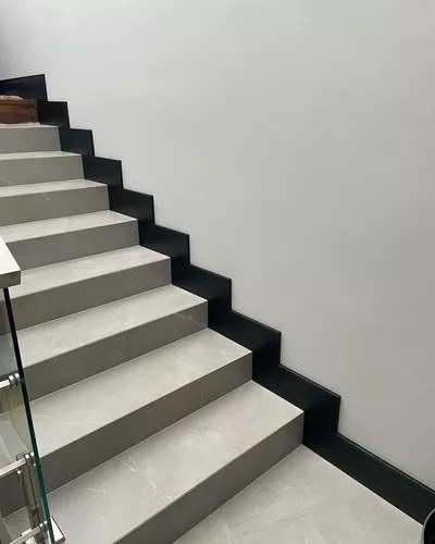 rodapé preto minimalista