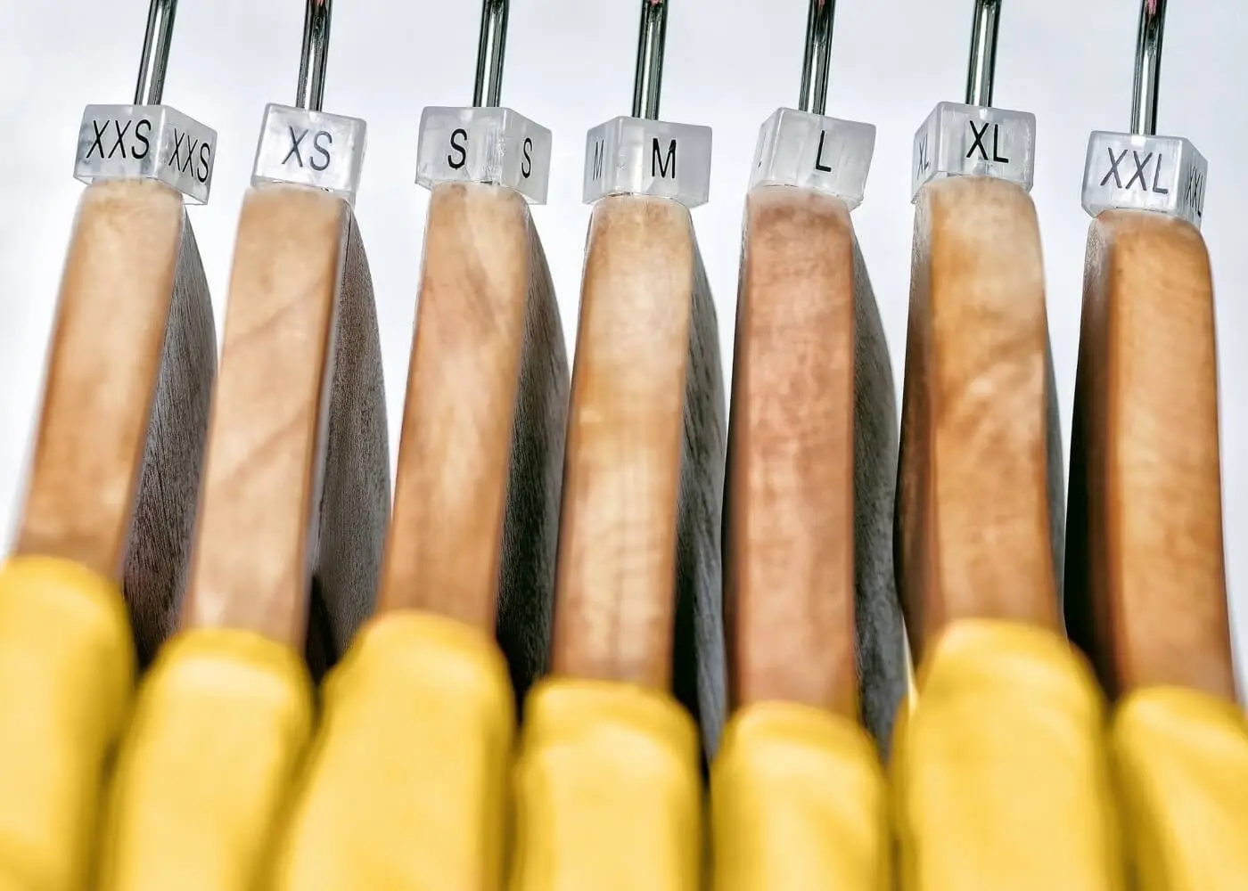 erros ao usar ombreiras em roupas