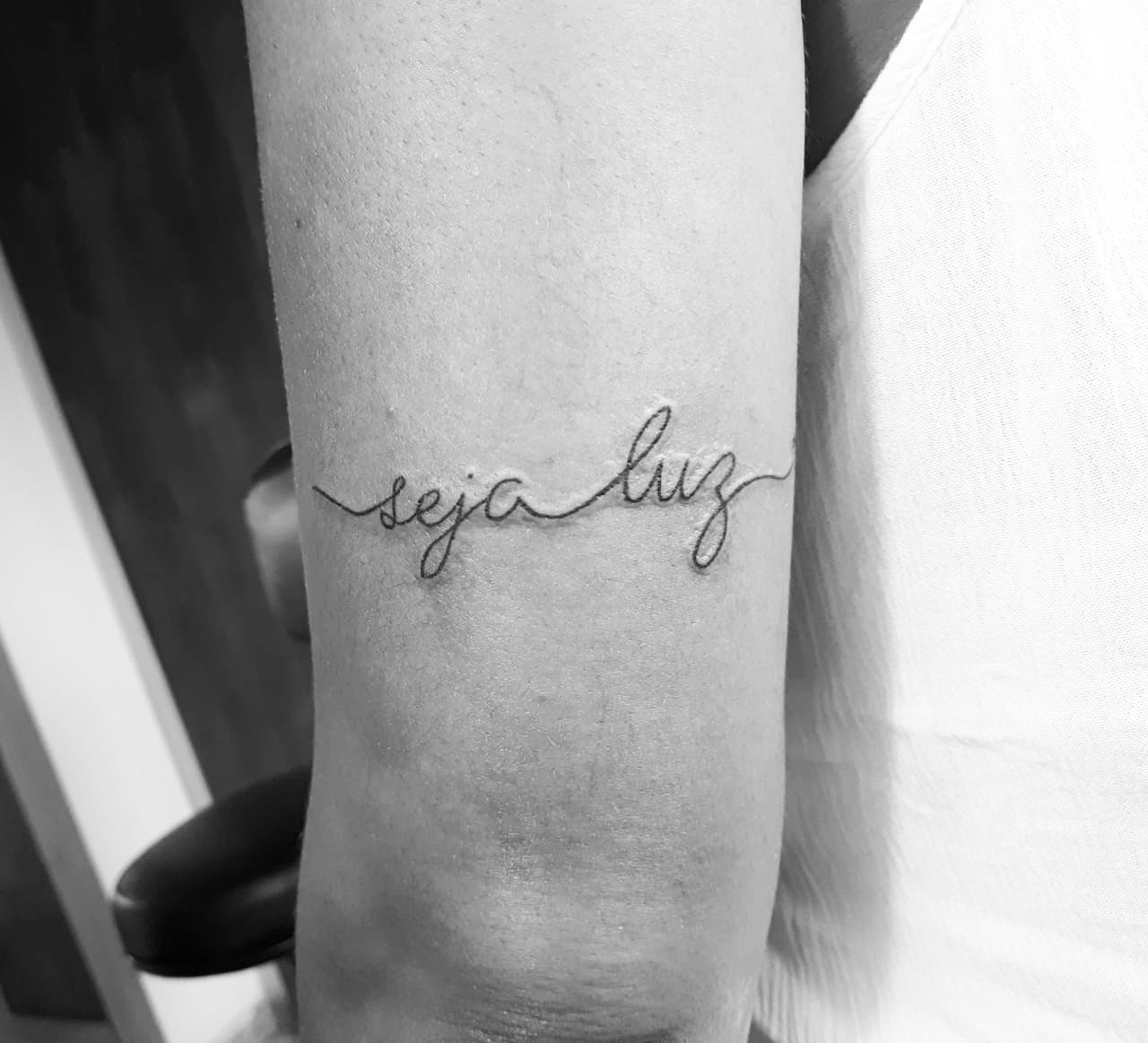 estilos de letra tatuagem seja luz