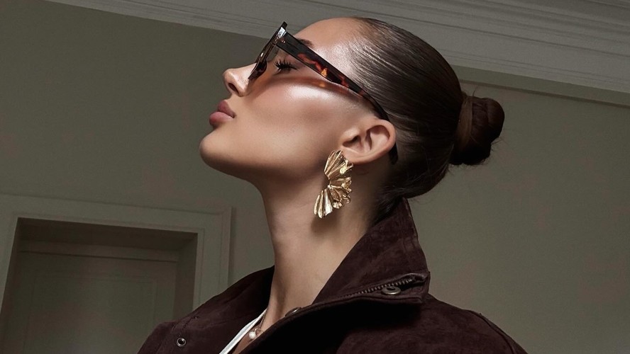 5 ideias de títulos:
1. Cortes de Cabelo Curto: Guia Completo de Estilos e Tendências
2. Cabelo Curto: Como Escolher o Corte Ideal para o Seu Tipo de Rosto
3. A Evolução do Cabelo Curto: Da Sedução à Praticidade
4. Cortes Pixie e Bob: Os Queridinhos das Celebridades
5. Cuidados Essenciais para Manter seu Cabelo Curto Sempre Bonito