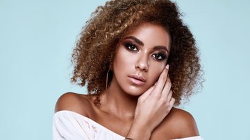 5 ideias de títulos:
1. Cortes de Cabelo Curto: Guia Completo de Estilos e Tendências
2. Cabelo Curto: Como Escolher o Corte Ideal para o Seu Tipo de Rosto
3. A Evolução do Cabelo Curto: Da Sedução à Praticidade
4. Cortes Pixie e Bob: Os Queridinhos das Celebridades
5. Cuidados Essenciais para Manter seu Cabelo Curto Sempre Bonito