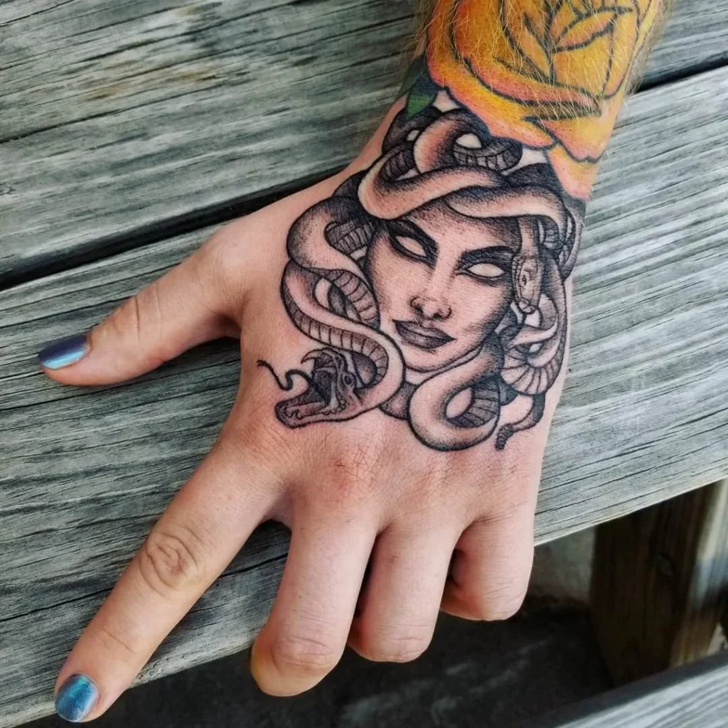 medusa tattoo mitologia