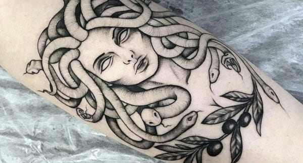 ideias de tatuagem medusa feminina