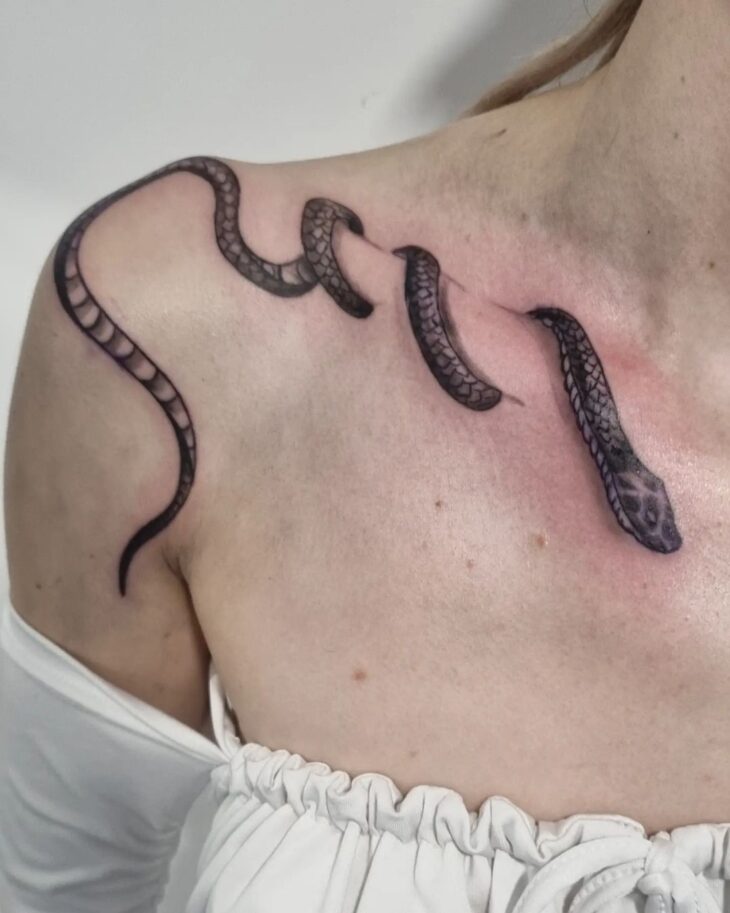 cobra tattoo delicada significado