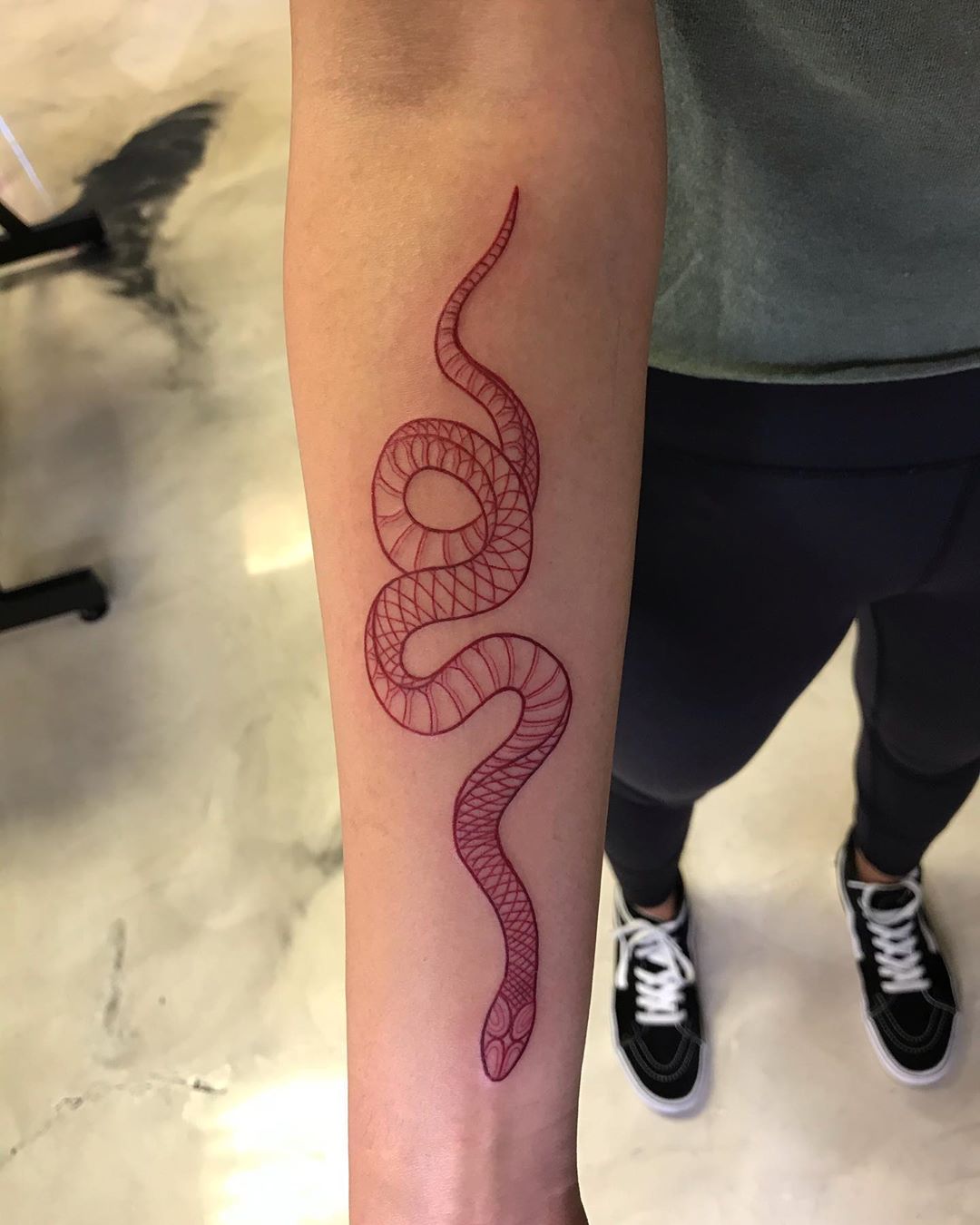 cobra tattoo minimalista significado