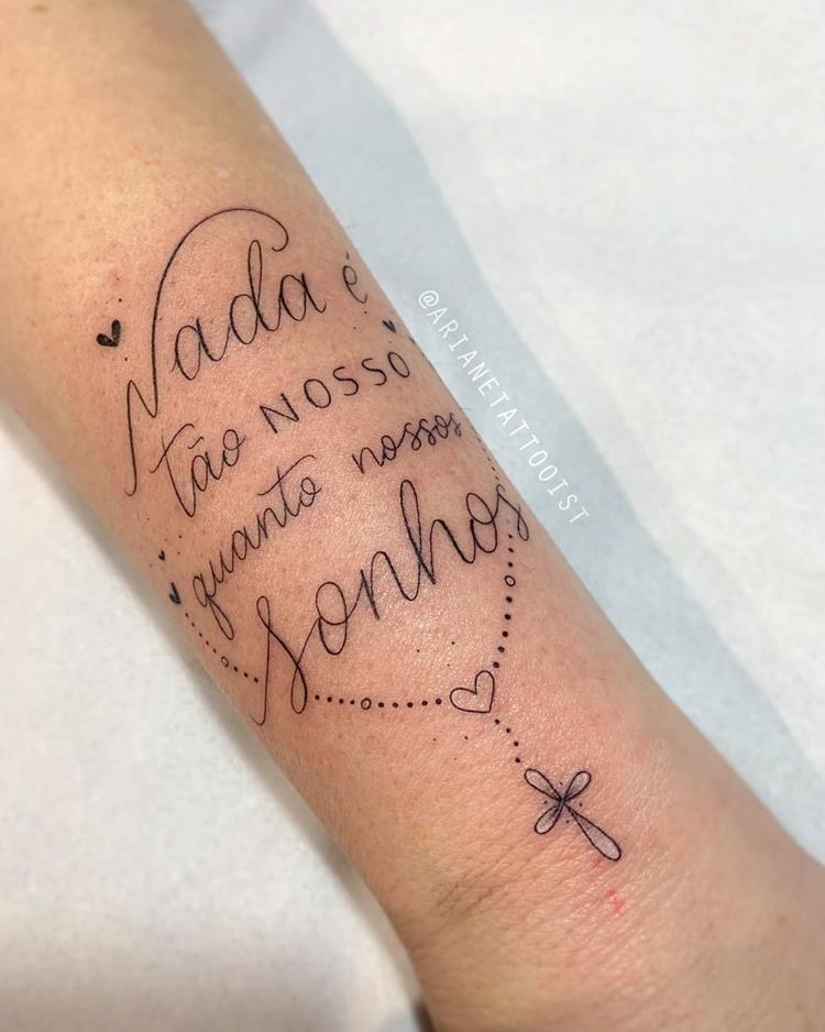 5 ideias de títulos:
1. Sonhar com Tatuagem: Desvendando os Significados Ocultos
2. A Tatuagem no Mundo dos Sonhos: O Que Ela Revela Sobre Você?
3. Sonhos com Tatuagem: Mudança