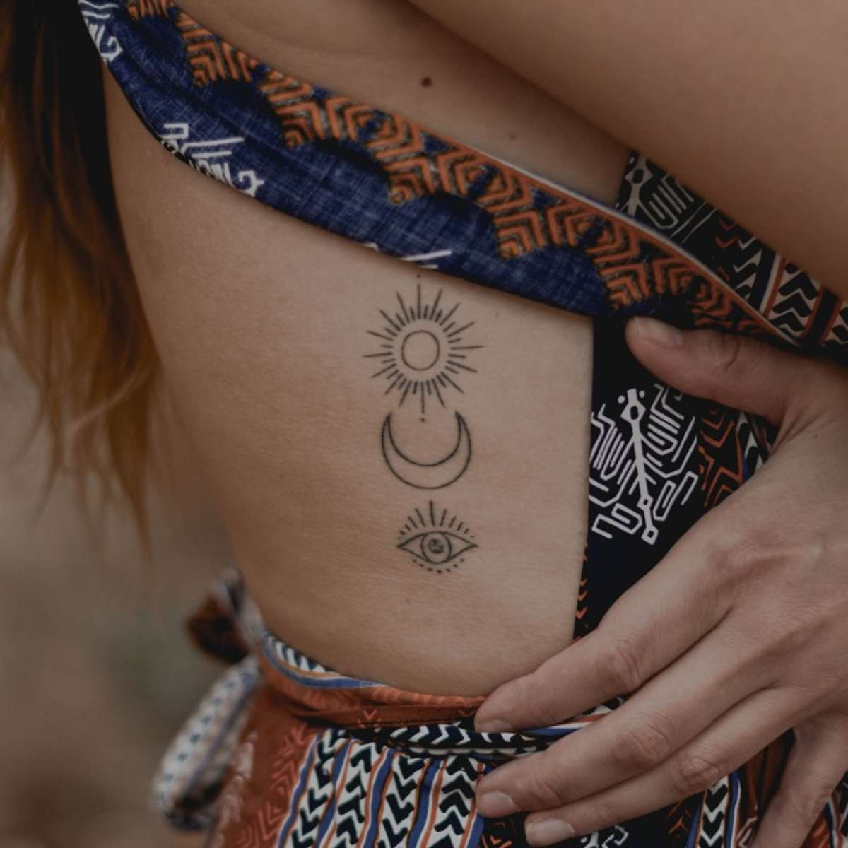 5 ideias de títulos:
1. Sonhar com Tatuagem: Desvendando os Significados Ocultos
2. A Tatuagem no Mundo dos Sonhos: O Que Ela Revela Sobre Você?
3. Sonhos com Tatuagem: Mudança