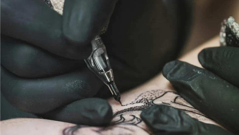 5 ideias de títulos:
1. Sonhar com Tatuagem: Desvendando os Significados Ocultos
2. A Tatuagem no Mundo dos Sonhos: O Que Ela Revela Sobre Você?
3. Sonhos com Tatuagem: Mudança