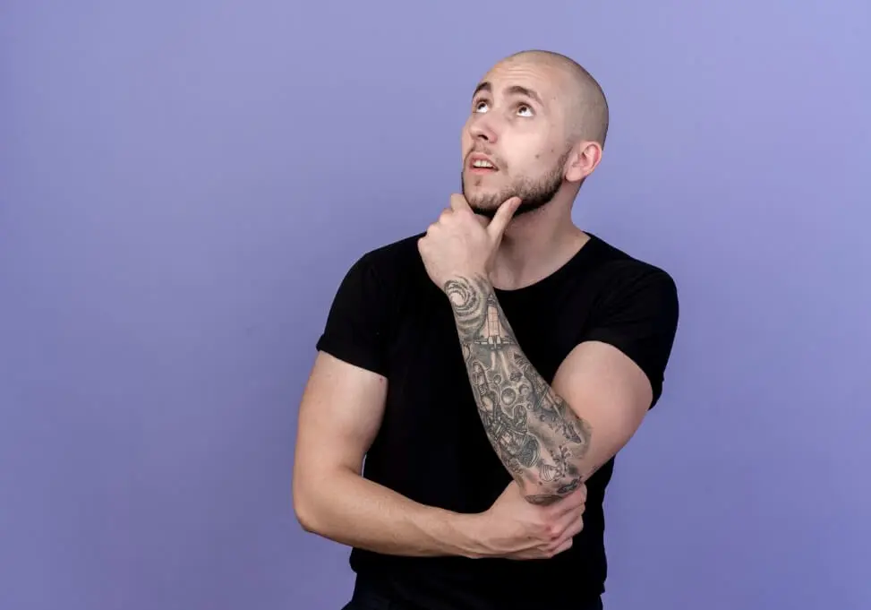 sonhar com dor ao fazer tatuagem no braço