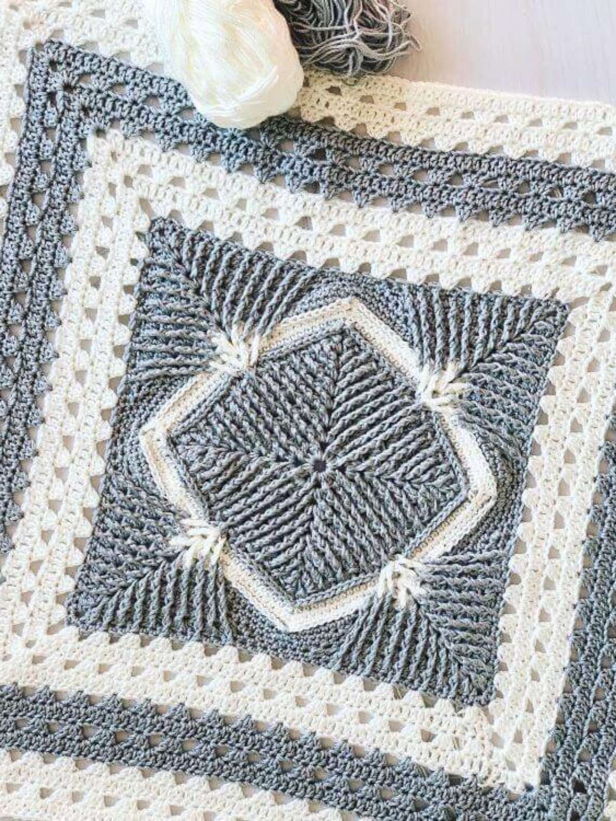 Tapete De Crochê Quadrado