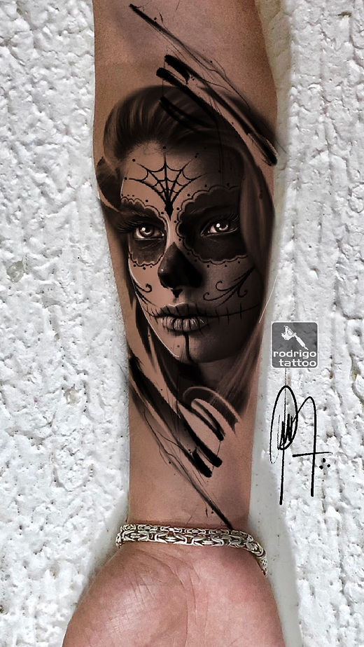 ideias tatuagem catrina feminina com flores