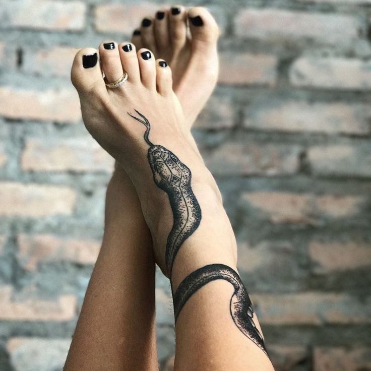 ideias de tatuagem feminina na perna delicadas