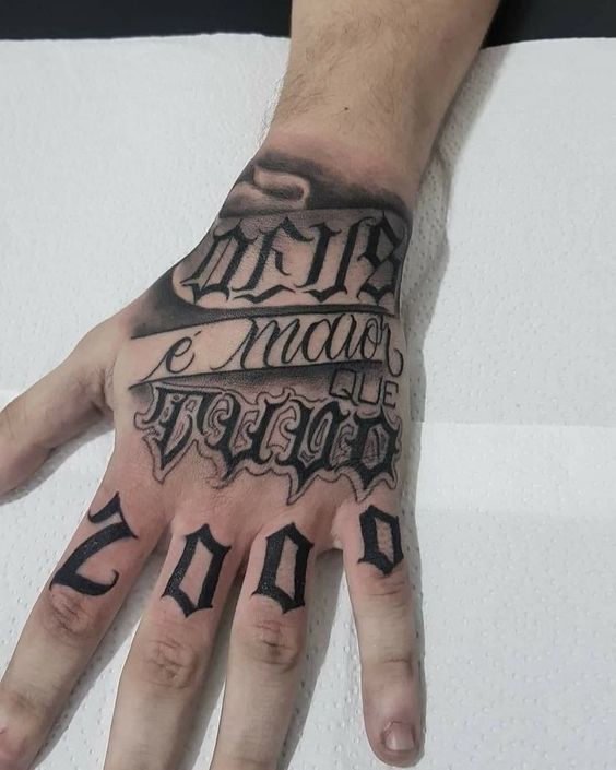 tatuagem frase masculina vs tatuagem símbolo