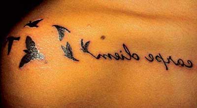 tatuagem frase masculina em latim