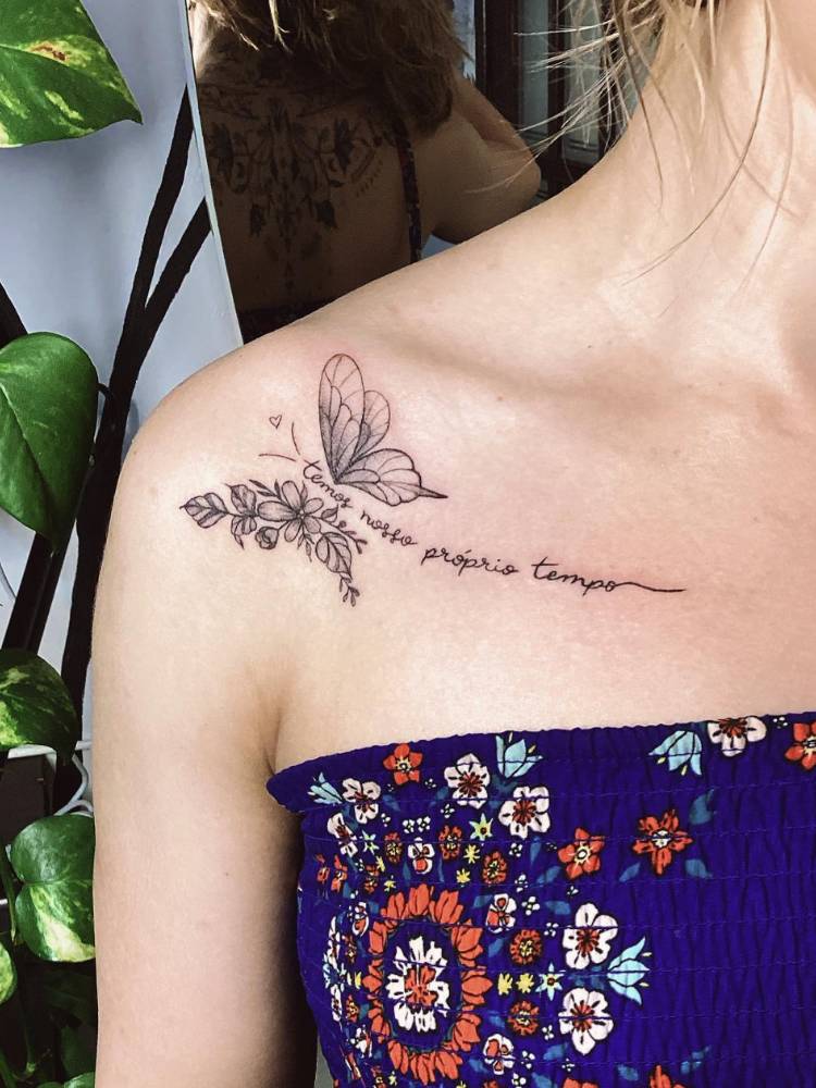tatuagem feminina ombro discreta