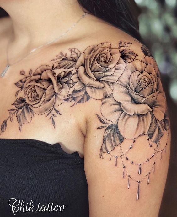 tatuagem feminina ombro e colo