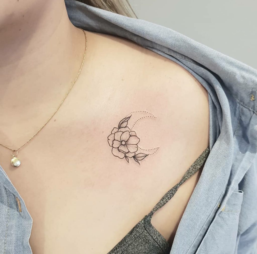 tatuagem feminina ombro discreta