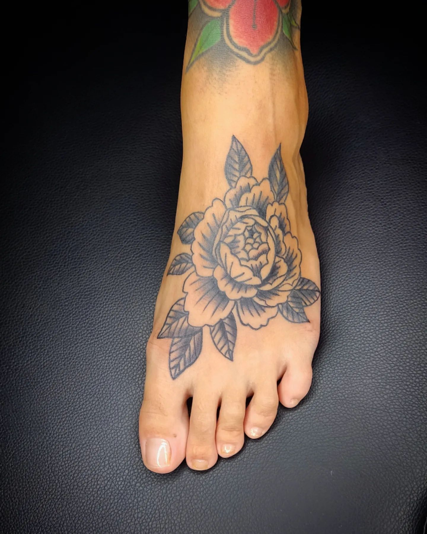 erros comuns ao fazer tatuagem old school feminina