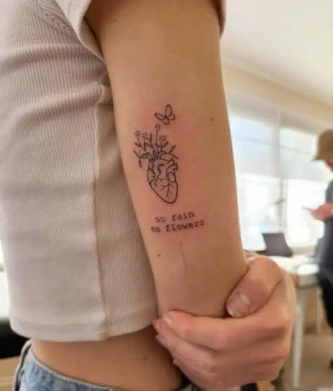 tatuagem atras do braco feminina