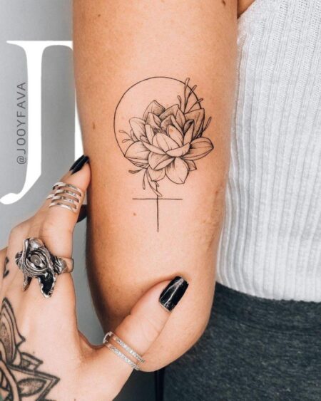 ideias de tatuagem feminina atrás do braço para se inspirar