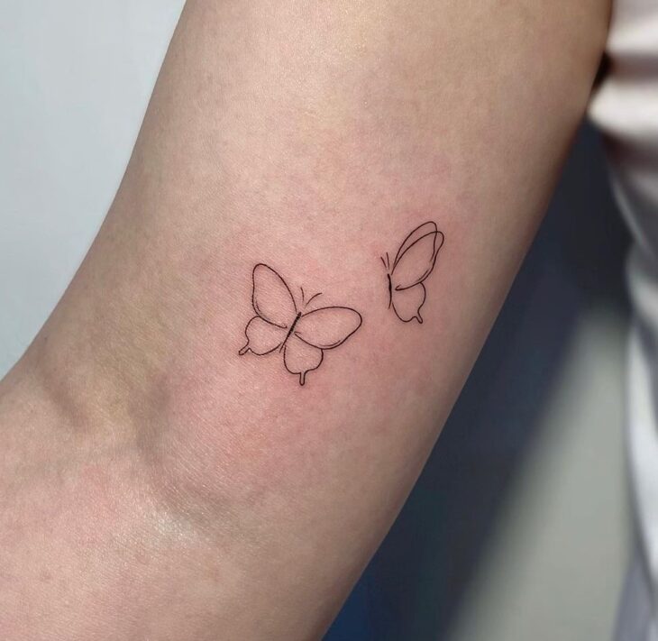 tatuagem borboleta atrás da orelha