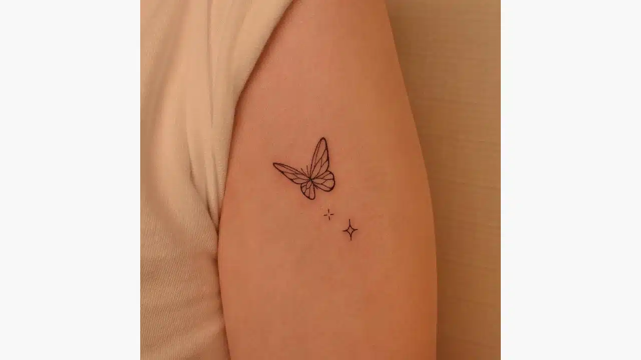 tatuagem borboleta nas costelas