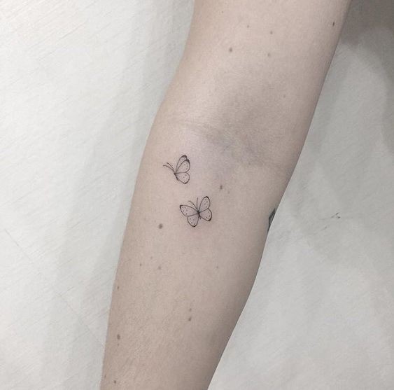 tatuagem borboleta preta e branca