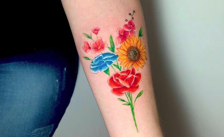tatuagem colorida feminina