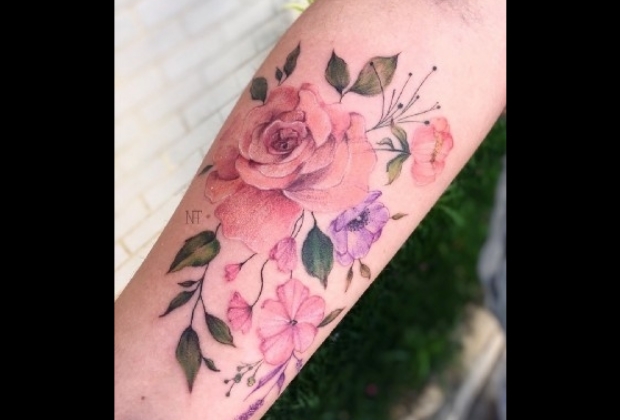 tatuagem colorida feminina