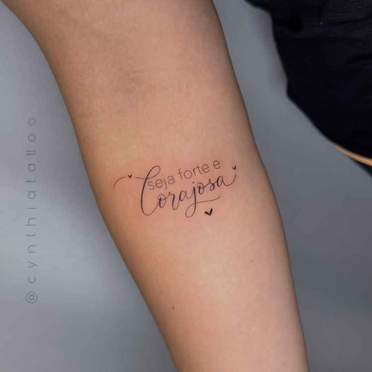 tatuagem com frases pequenas