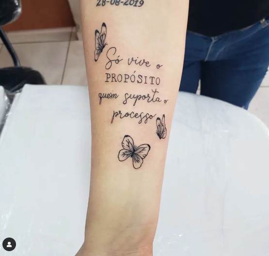 tatuagem com frases pequenas
