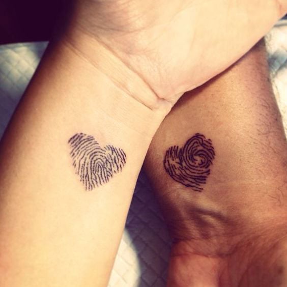 ideias criativas tatuagem digital casal