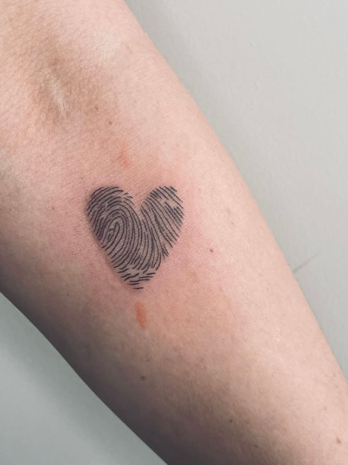 ideias criativas tatuagem digital casal