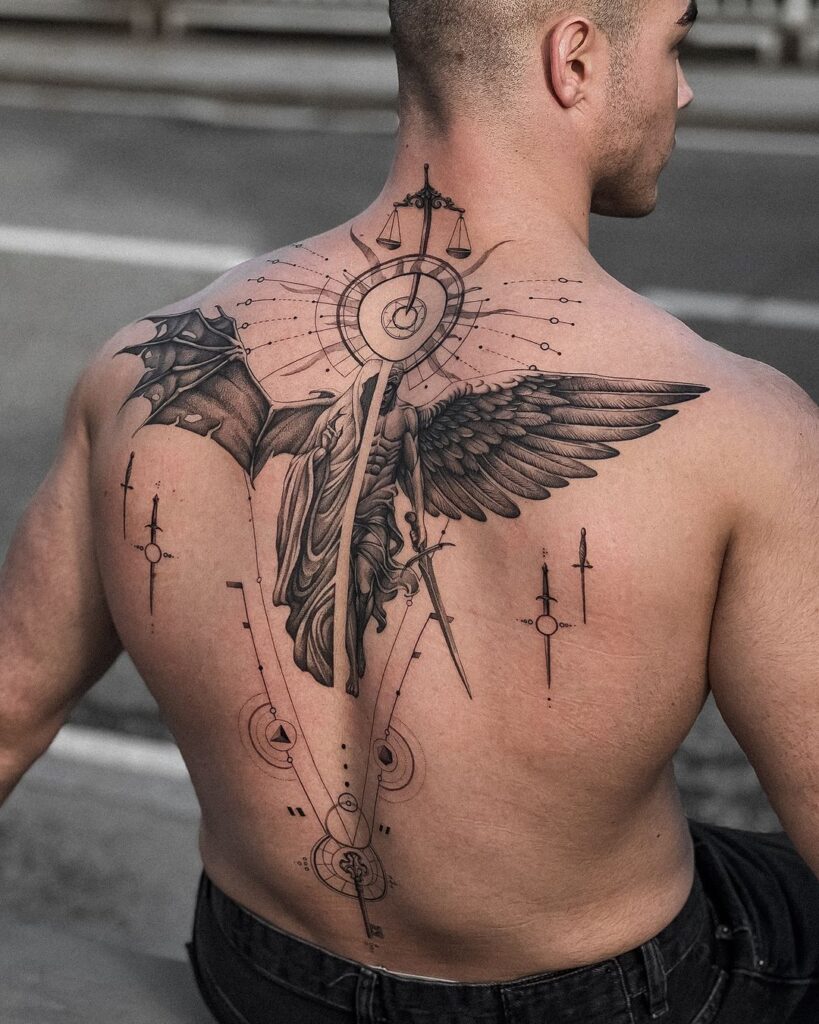 tatuagem tribal costas masculina