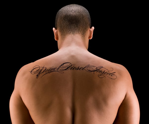 tatuagem minimalista costas