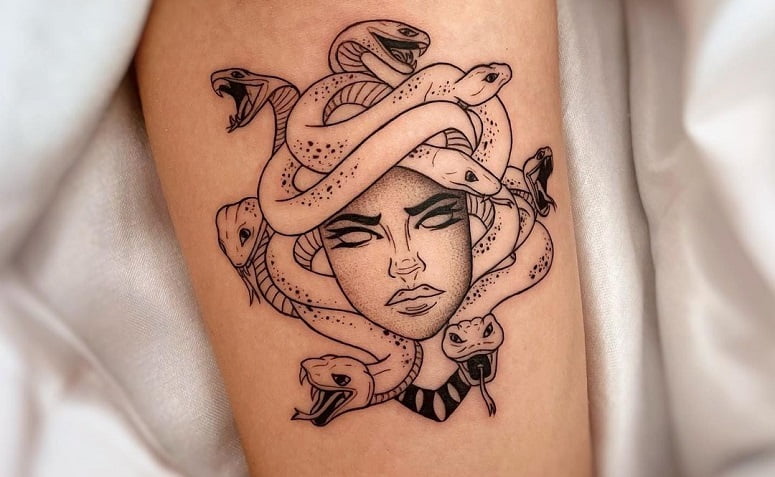 ideias de tatuagem medusa feminina