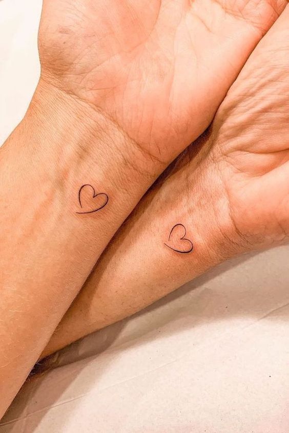 tatuagem de amigas discreta